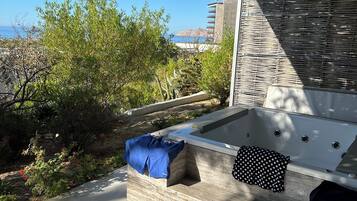 Luxury Double Room, Ocean View | Outdoor spa tub