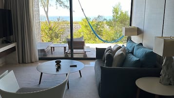 Luxury Double Room, Ocean View | Living area