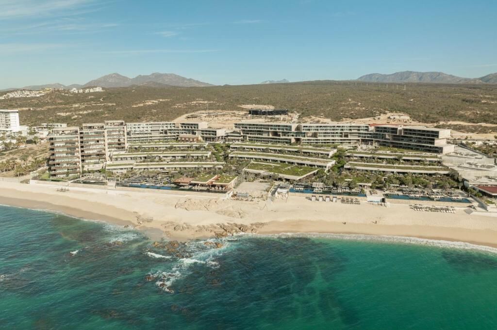 Private beach, white sand, 3 beach bars