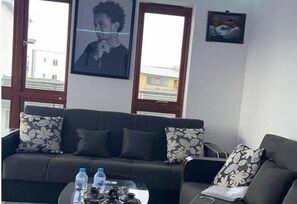 Living area - Apartment Sleeps 6 With Parking (London)