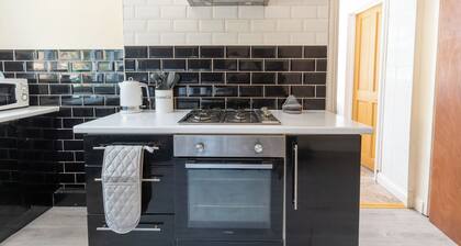 Entire Sketty Home, Gower and City Centre access