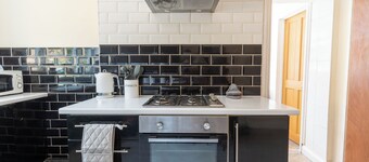 Entire Sketty Home, Gower and City Centre access