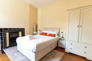 Room - Entire Sketty Home, Gower and City Centre access (Sketty)