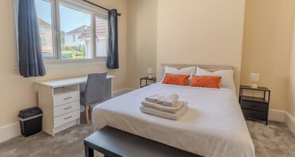 Entire Sketty Home, Gower and City Centre access