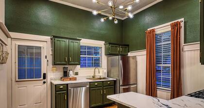 Charming 2BR House 1 Block off the Square