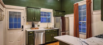 Charming 2BR House 1 Block off the Square