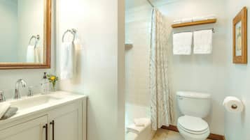 Double Room, Garden View | Bathroom