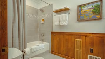 Double Room, Garden View | Bathroom