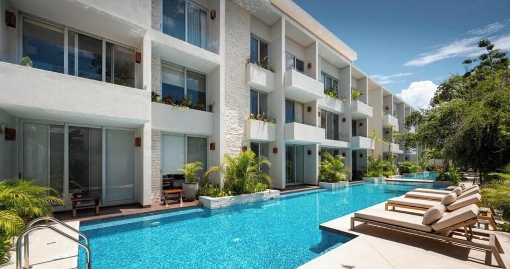 2 outdoor pools