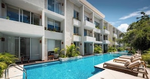 2 piscinas externas