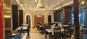 Dining - OnlyStay Grand Continental Varanasi (Varanasi)