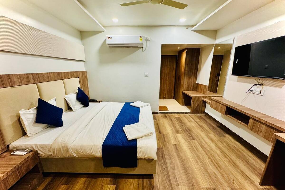 Deluxe Room | Desk, laptop workspace, WiFi (free)