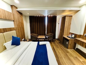 Desk, laptop workspace, WiFi (free) - OnlyStay Grand Continental Varanasi (Varanasi)