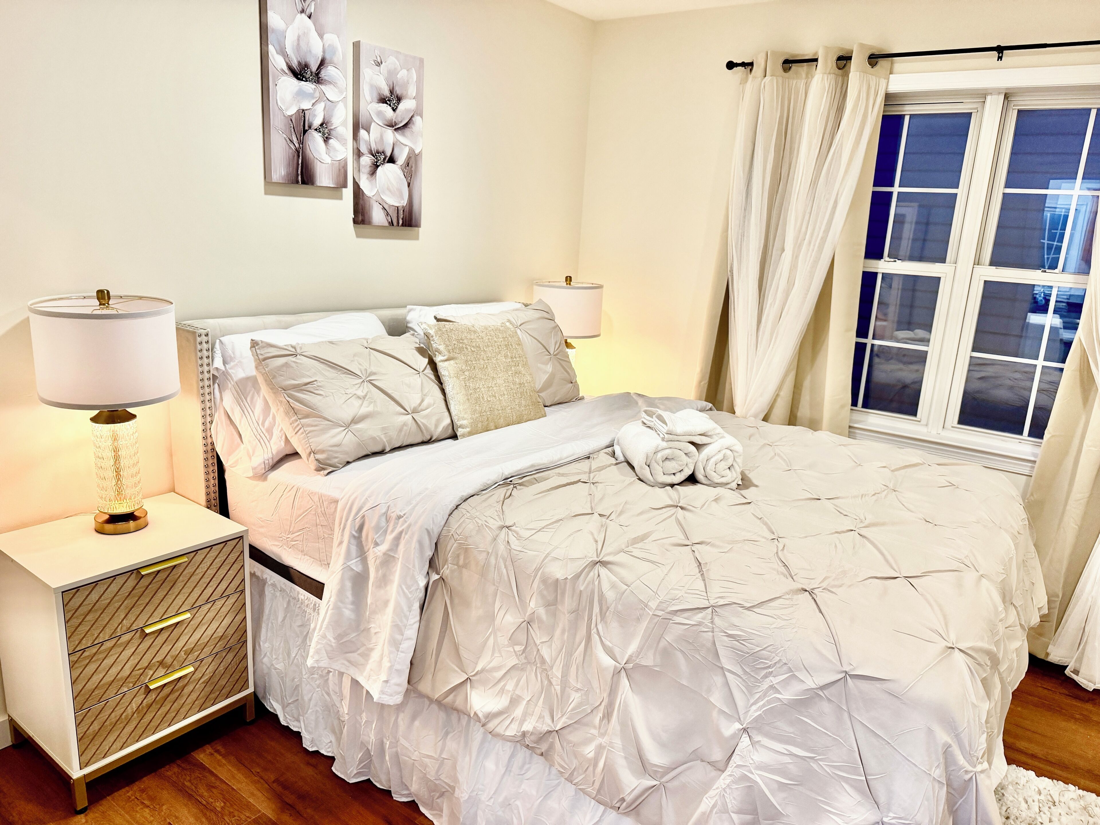 4 bedrooms, desk, iron/ironing board, WiFi (free)