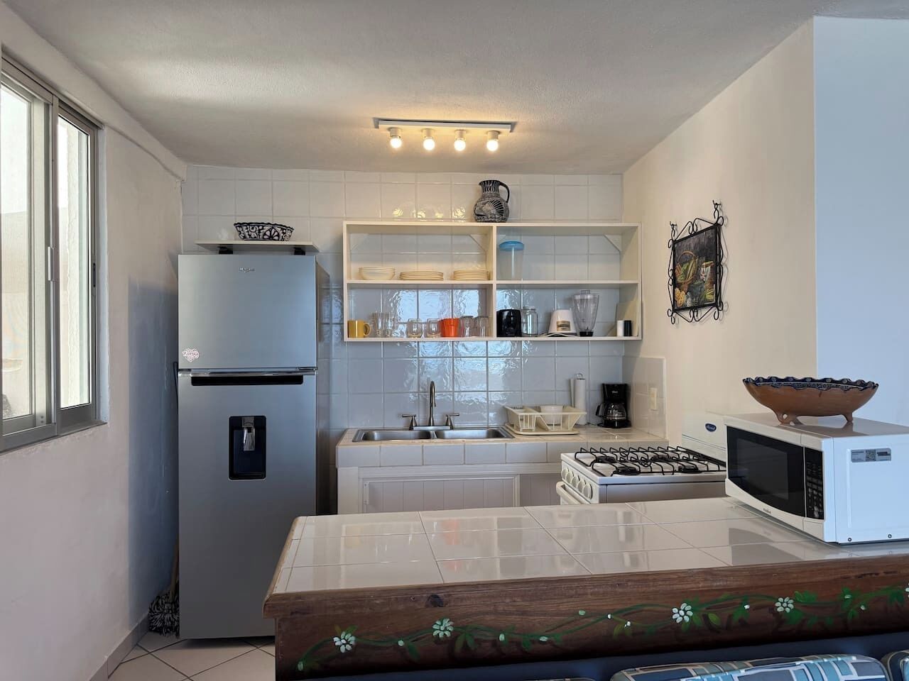 Coffee/tea maker, fridge, microwave, stovetop