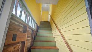 Interior - Bayou Bungalow - Walk to Downtown Tarpon Springs (Tarpon Springs)