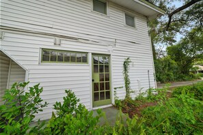 Exterior detail - Bayou Bungalow - Walk to Downtown Tarpon Springs (Tarpon Springs)