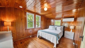 WiFi, bed sheets - Bayou Bungalow - Walk to Downtown Tarpon Springs (Tarpon Springs)