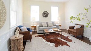 TV, offices - Brand New - Downtown 2 Bedroom (Charleston)