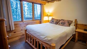 6 bedrooms, iron/ironing board, WiFi, bed sheets