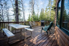 Outdoor dining - The Bear Trap Private Lodge @ Timber Bay (Babbitt)