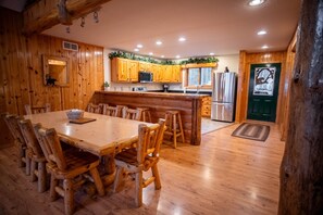 Dining - The Bear Trap Private Lodge @ Timber Bay (Babbitt)