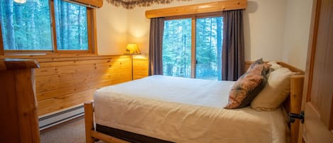 6 bedrooms, iron/ironing board, WiFi, bed sheets