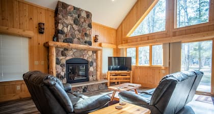 The Bent Paddle Private Lodge at Timber Bay (CB14)