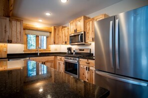 Coffee/tea maker, fridge, microwave, oven - The Bent Paddle Private Lodge at Timber Bay (CB14) (Babbitt)