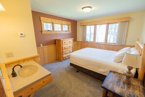 5 bedrooms, iron/ironing board, WiFi, bed sheets - The Hefty Logger Private Lodge at Timber Bay (CB15) (Babbitt)