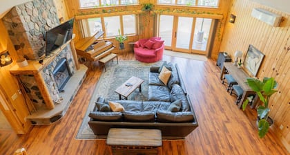 The Hefty Logger Private Lodge at Timber Bay (CB15)