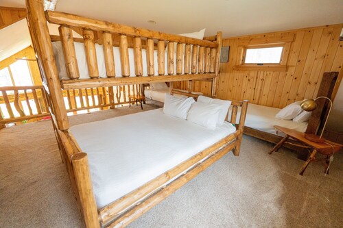 The exclusive "Owner’s Edition": The Hefty Logger Lodge