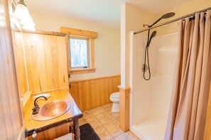 Bathroom - The Hefty Logger Private Lodge at Timber Bay (CB15) (Babbitt)