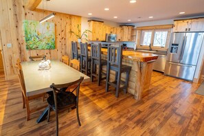 Dining - The Hefty Logger Private Lodge at Timber Bay (CB15) (Babbitt)