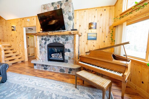 The Hefty Logger Private Lodge at Timber Bay (CB15)
