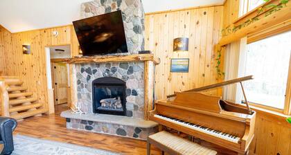 The Hefty Logger Private Lodge at Timber Bay (CB15)