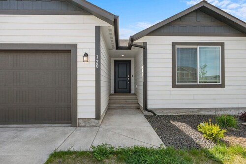 Peaceful Oasis NEW! | Close to Airport!