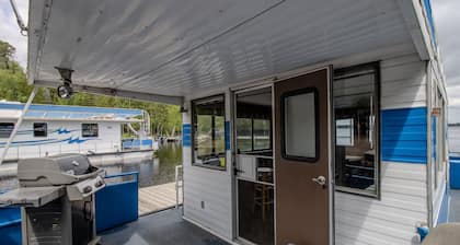 The Sunfish House Boat at Timber Bay (HB02)