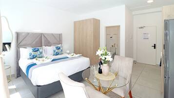 1 bedroom, desk, iron/ironing board, WiFi (free)