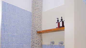Dortoir Partagé Confort, vue jardin | Salle de bain