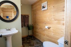 Bathroom - Cabin#7 in Lake George Cabins & RV Park (Lake George)