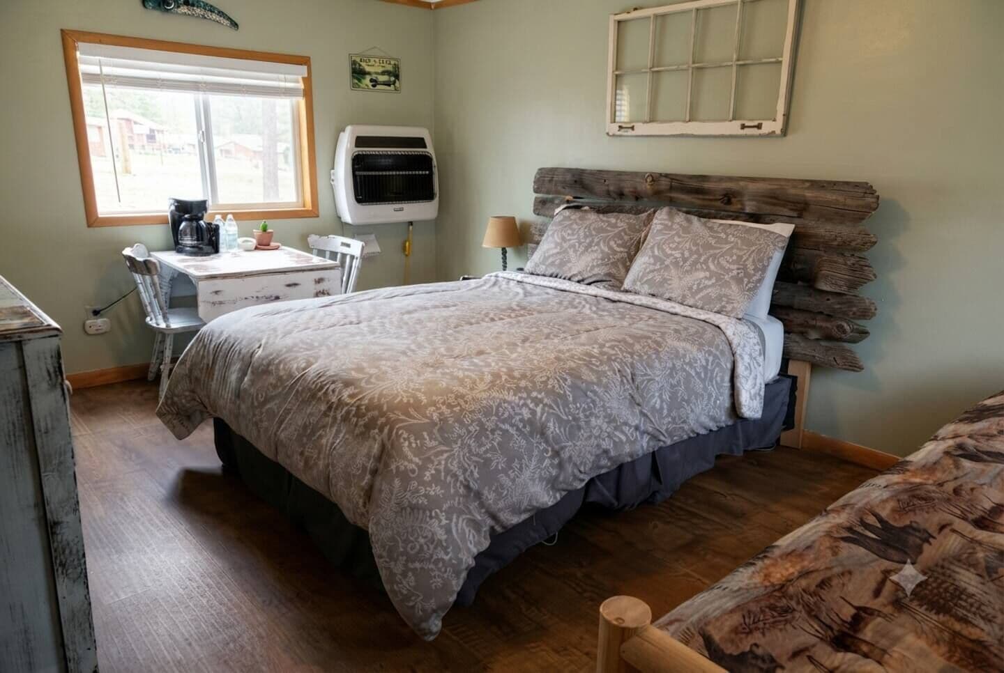 WiFi (free), bed sheets