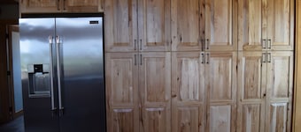 Fantastic 4-bedroom cabin in Cora with great views of the Wind River mountains!