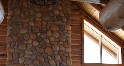 Fantastic 4-bedroom cabin in Cora with great views of the Wind River mountains!