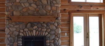 Fantastic 4-bedroom cabin in Cora with great views of the Wind River mountains!