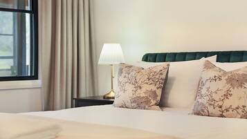 Iron/ironing board, travel cot, WiFi, bed sheets