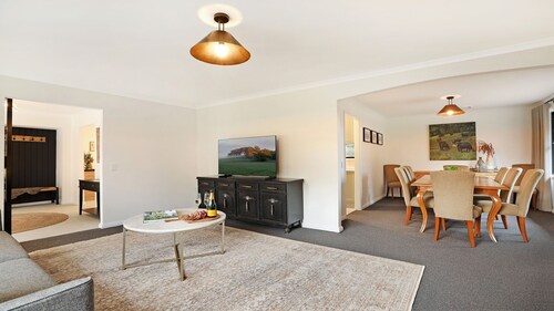 Mirambeena - Welcoming retreat in Berrima with gardens, firepit & easy family comfort