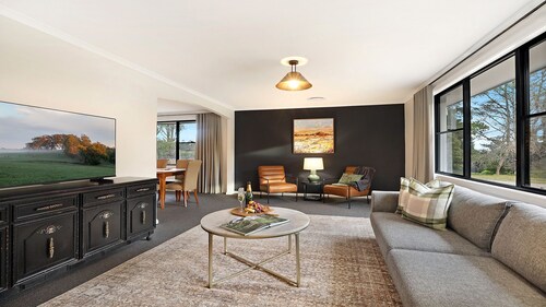 Mirambeena - Welcoming retreat in Berrima with gardens, firepit & easy family comfort
