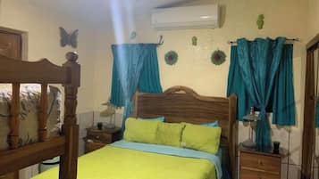 Ferros/tábuas de passar roupa, berço de viagem, Wi-Fi de cortesia