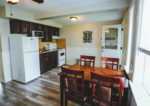 Dining - Robin Cottage - 2 Bedroom (Trent Lakes)